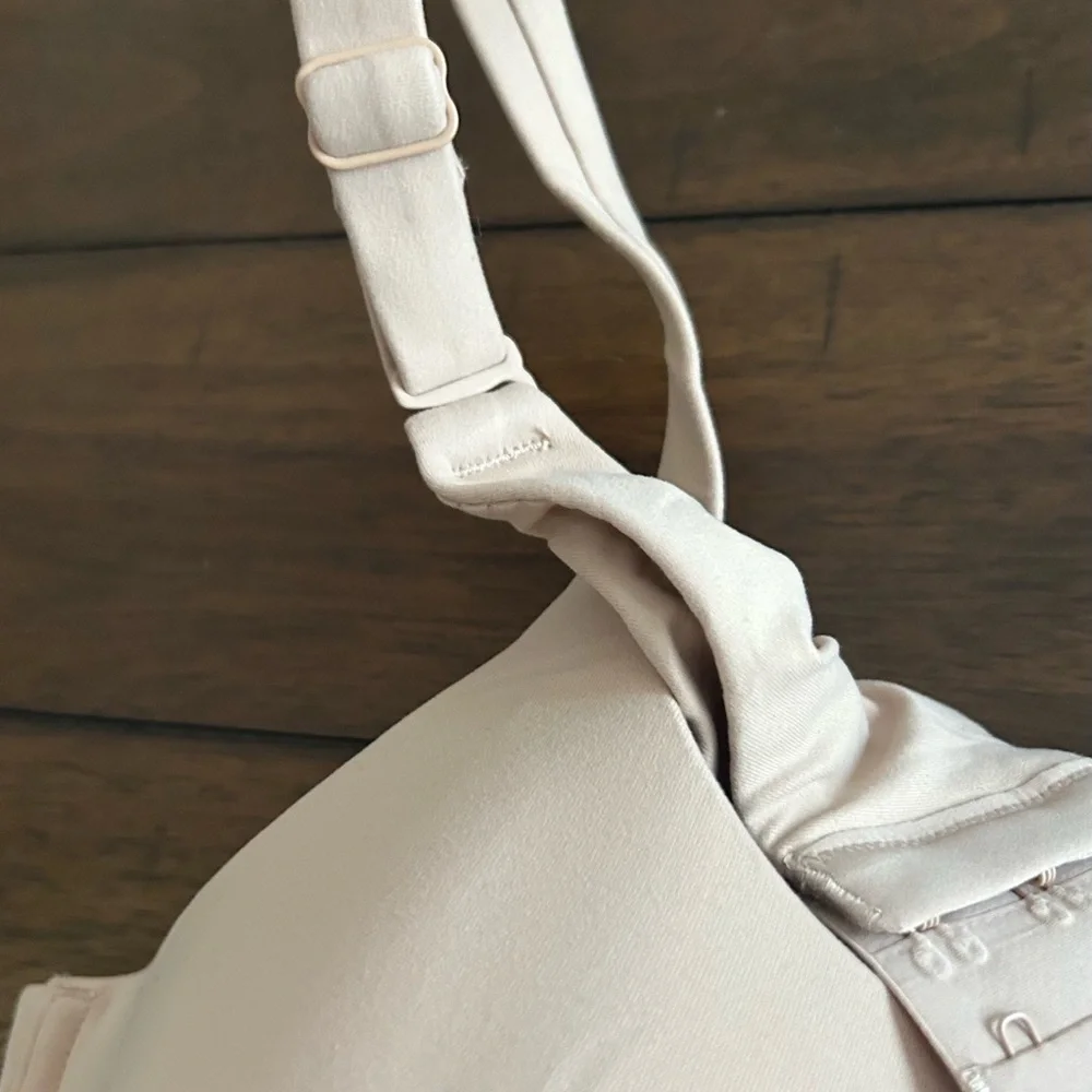 SKIMS Fits Everybody T-Shirt Bra in Mica Light Tan Size 42D NEW With Tags - Picture 6 of 8